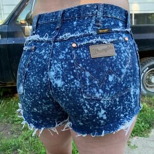 Vintage Wrangler “star splatter” cutoff jean short